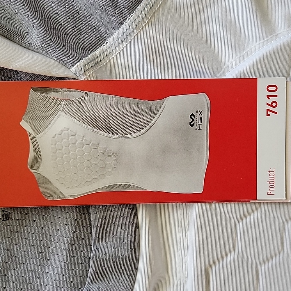 McDavid Mens Hex Sternum Shirt Size Small Bodyshirt w Mesh Top White & Gray